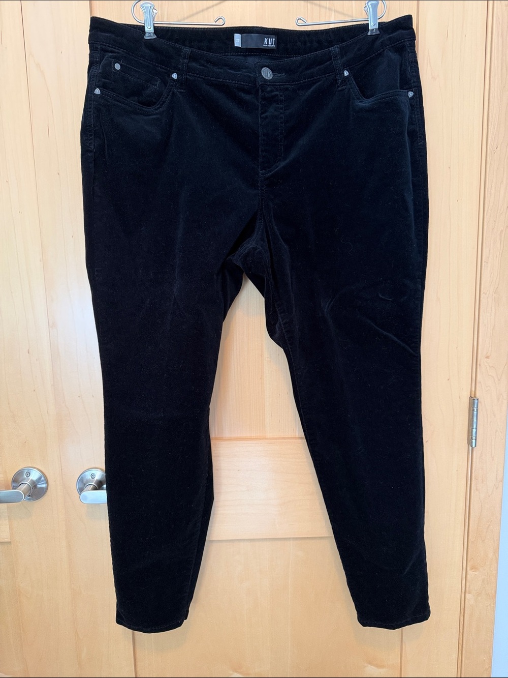 Kut from the Kloth Diana Skinny Black Velveteen Women’s Pants